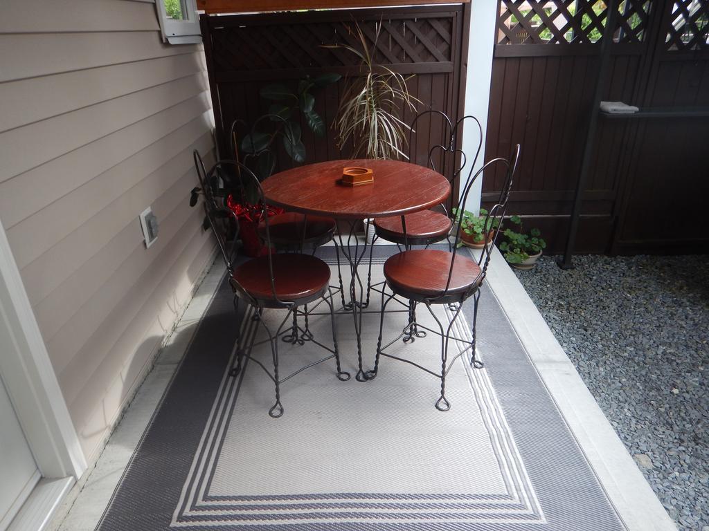 Clean And Quiet 2 Bdr 2 Bthr Private Entrance Entire Guests Suite Near Coquitlam Center Mall And Skytrain Exterior foto